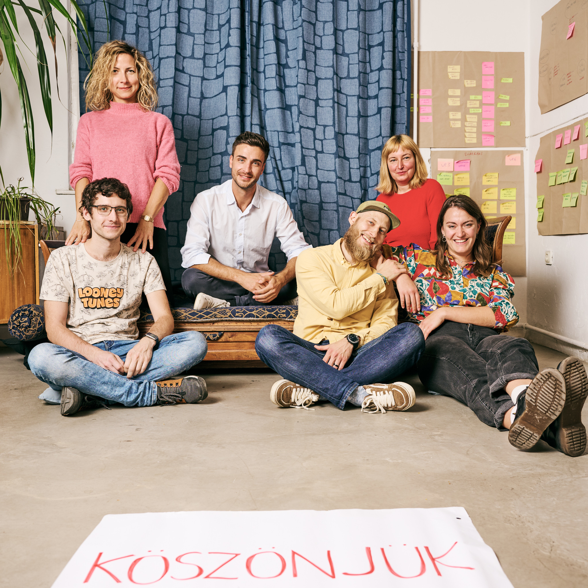 Járókelő csapatkép köszönetnyilvánítással